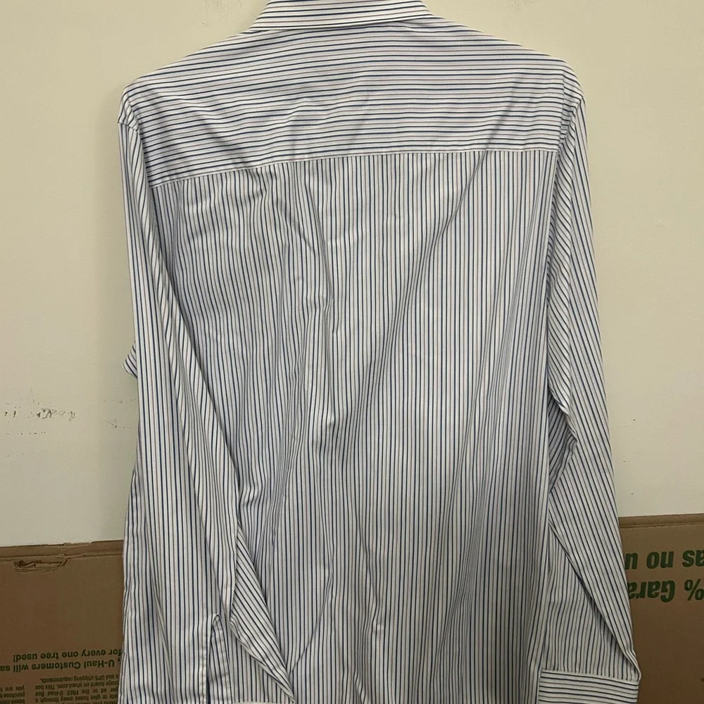 Kenneth Cole Reaction‎ Blue and White Dress Shirt